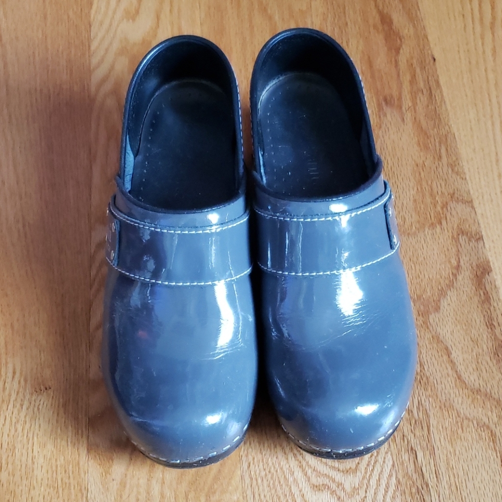 Nursing shoes